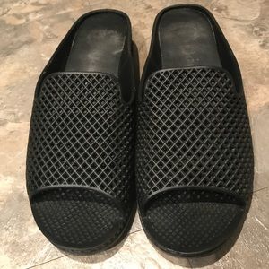 Women’s slip-ons